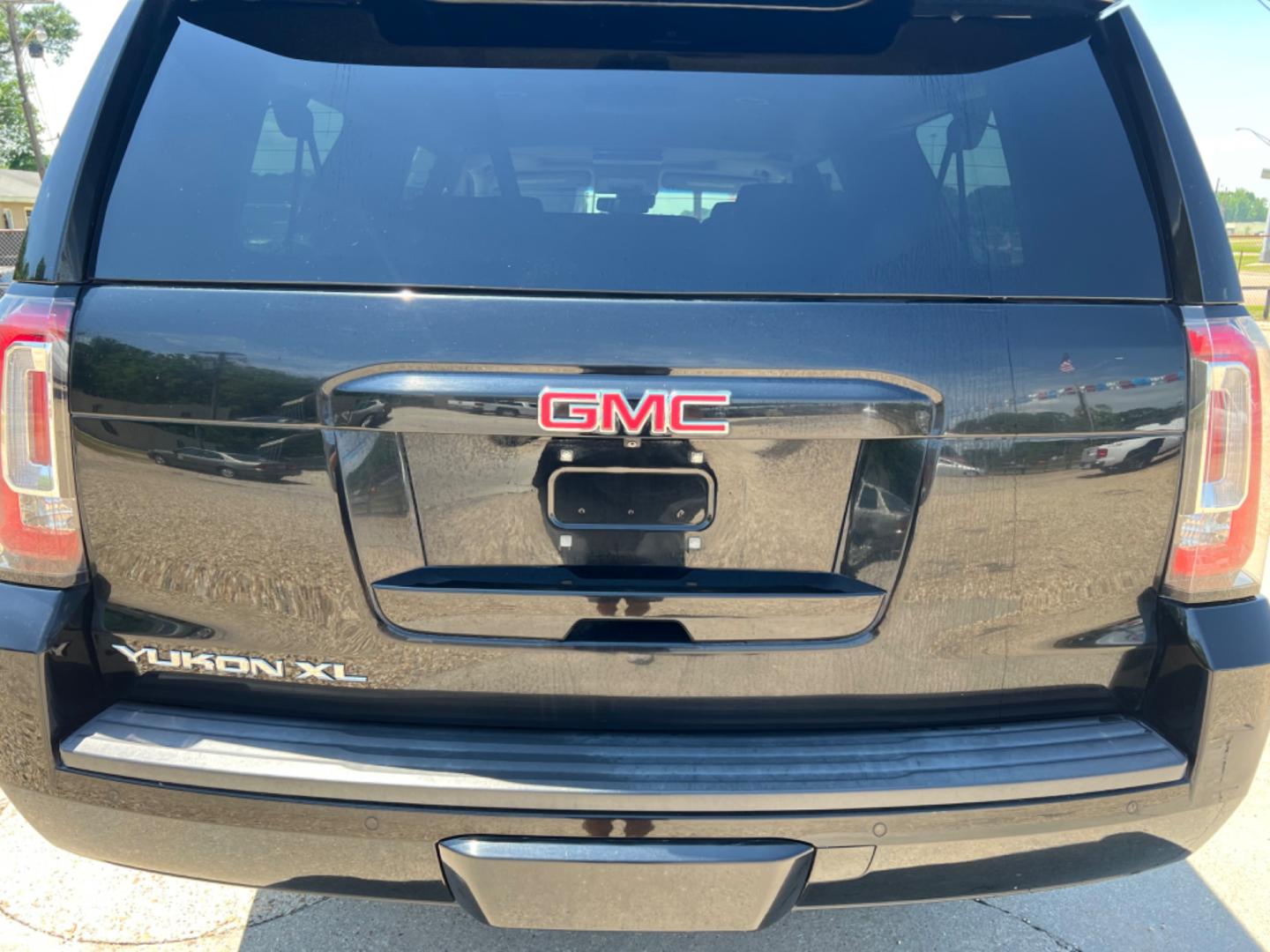 2016 Black /Black GMC Yukon XL SLT (1GKS1GKC9GR) with an 5.3L V8 engine, Automatic transmission, located at 4520 Airline Hwy, Baton Rouge, LA, 70805, (225) 357-1497, 30.509325, -91.145432 - 2016 GMC Yukon XL SLT 5.3 V8 Gas, 173K Miles, Heated & Cooled Leather Seats, 8 Passenger Seating, Sunroof, Dual DVD, Backup Camera, Power Windows, Locks & Mirrors, Cold A/C, Tow Pkg. FOR INFO PLEASE CONTACT JEFF AT 225 357-1497 CHECK OUT OUR A+ RATING WITH THE BETTER BUSINESS BUREAU WE HAVE BEEN A - Photo#5